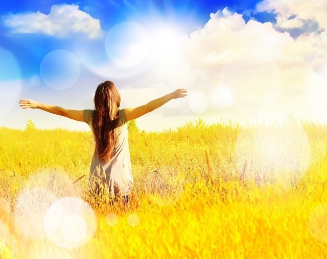 BM_Free-happy-woman-enjoys-freedom-on-sunny-meadow._79952247-1500x1192.jpg