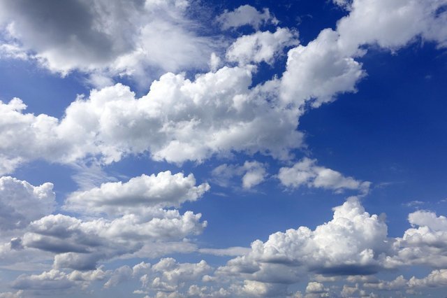 clouds-3488632_1920.jpg