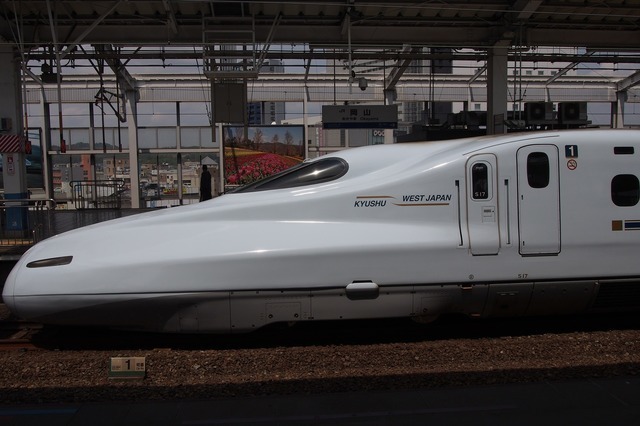 shinkansen-468035_1920.jpg
